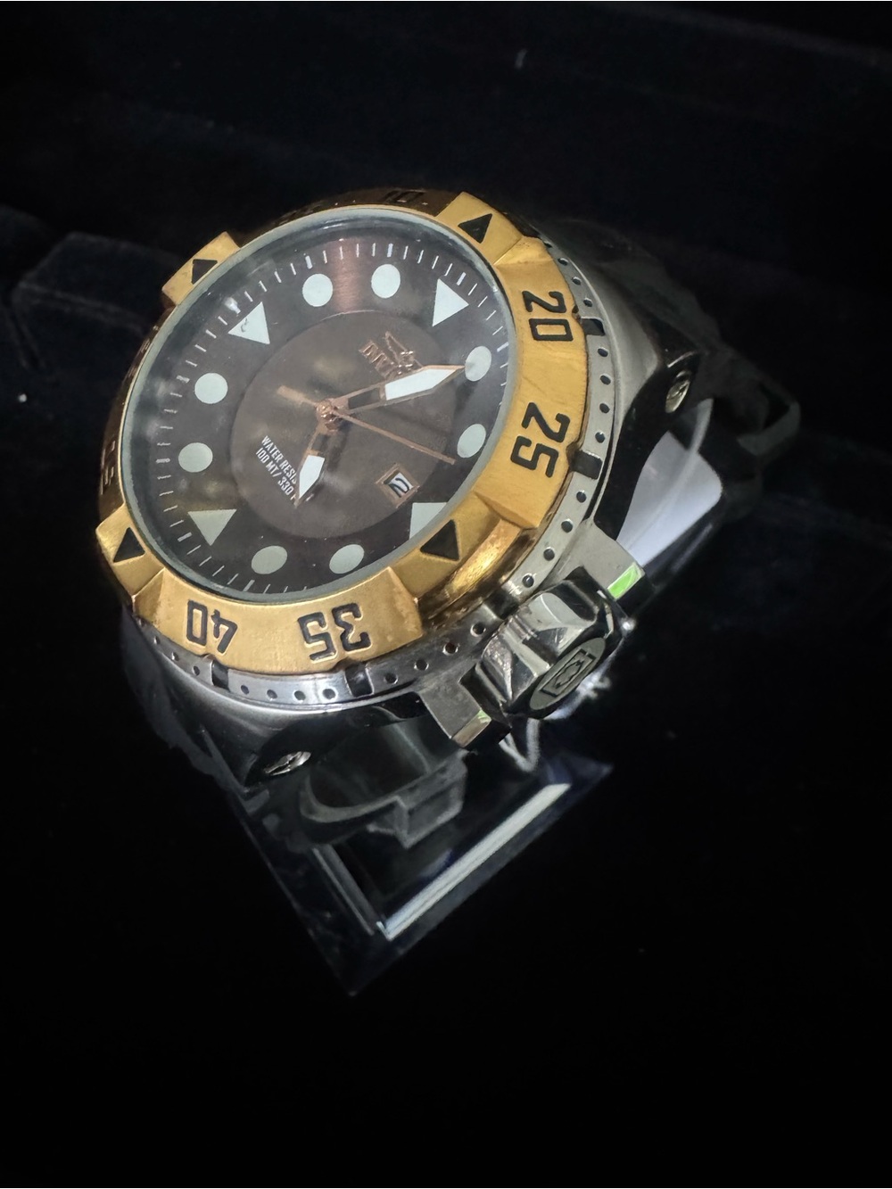 Invicta Men’s Black Dial Gold-Tone Bezel Swim Watch - Picture 4 of 6